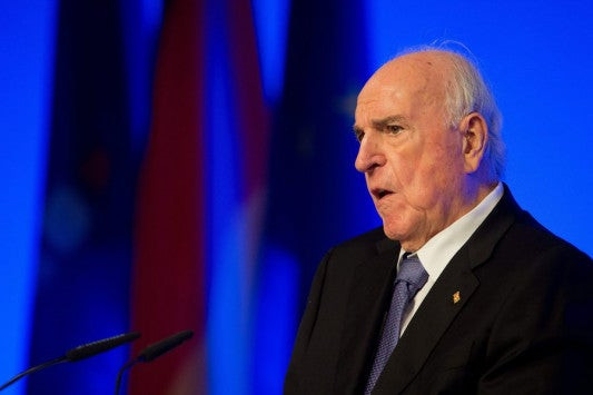 Χέλμουτ Κολ: Πως τον αποχαιρέτισαν Μπους, Πούτιν, Μακρόν, Γιούνκερ